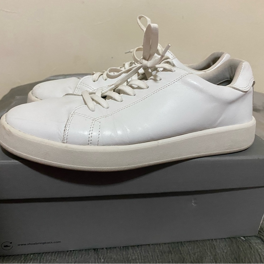 Vagabond White Sneakers Minimalist Design